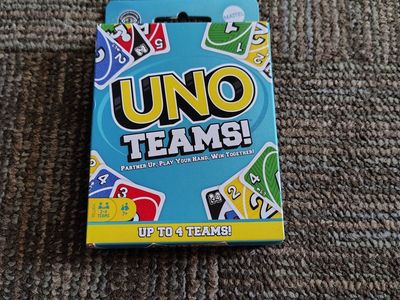 UNO teams card game