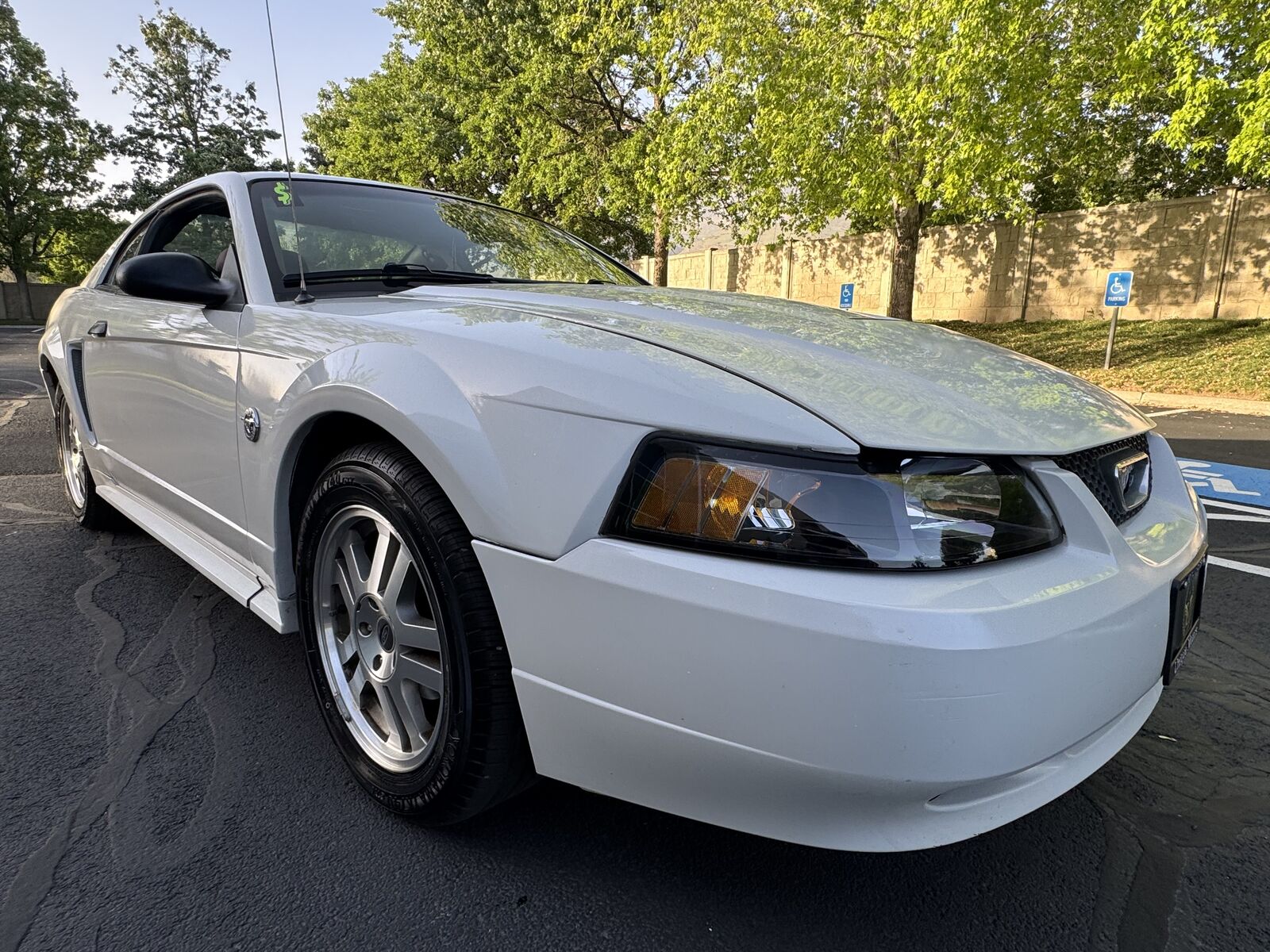 2004 FORD MUSTANG Deluxe