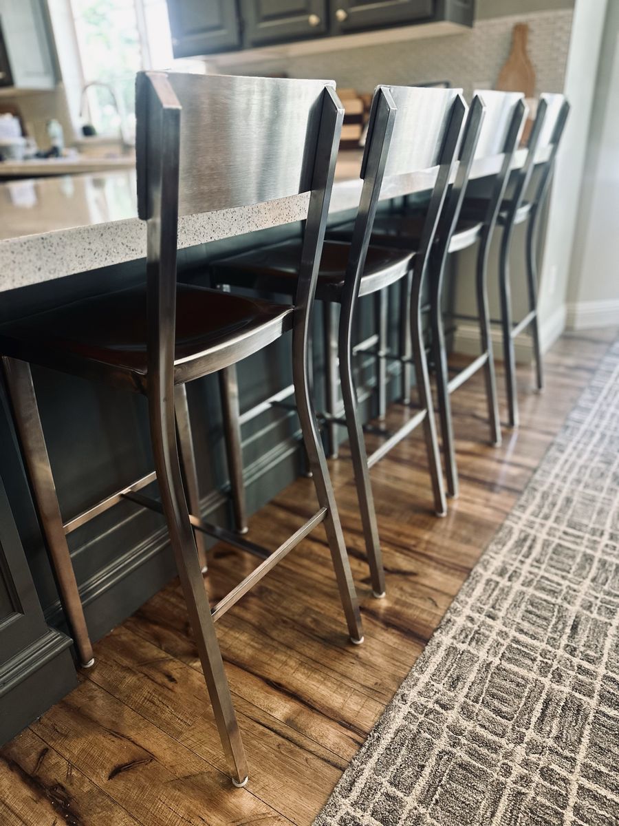 Set of 4 Modern Metal Bar Height Stools – Silver Finish