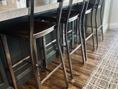 Set of 4 Modern Metal Bar Height Stools – Silver Finish