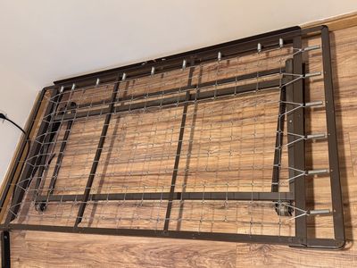 Trudle metal bed