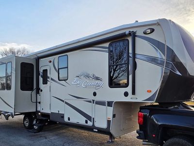 2014 Heartland Big Country 35FT 5th Wheel – 3 Slides, One Owner, 2 A/C, Cold Weather Package
