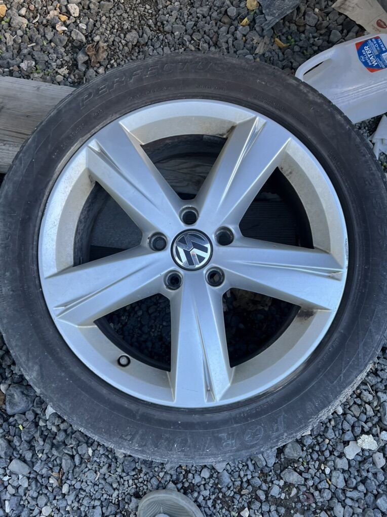 One Single Vw Passat Wheel R17 $40