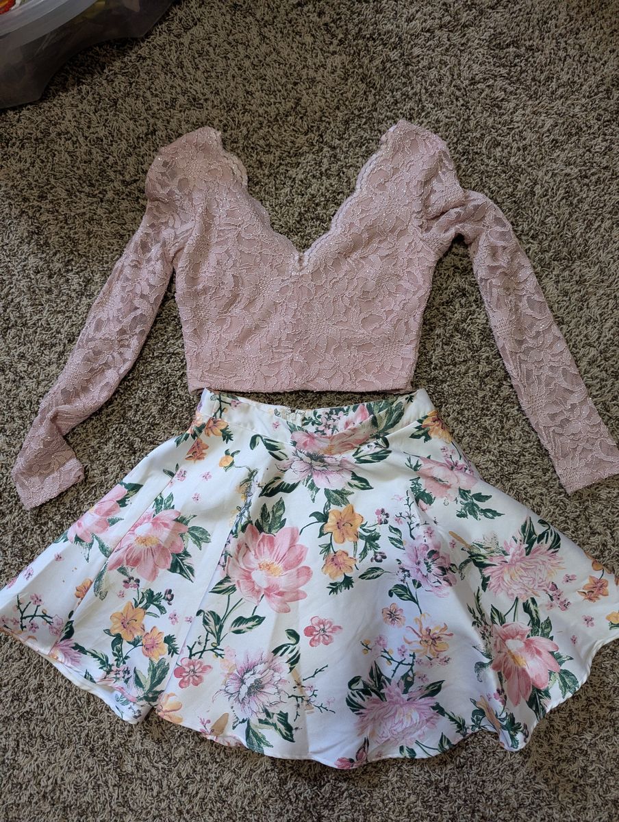Skirt and lace top for juniors