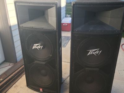Peavey speakers