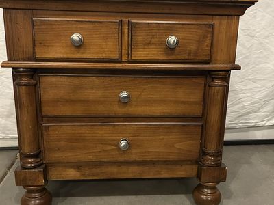 Traditional Solid Wood Nightstand Bedside Table with Drawers