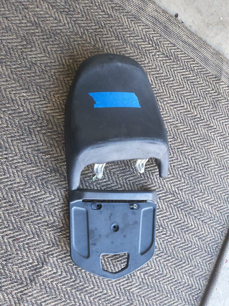 2004-07 passenger seat and rear box carrier for fjr 1300