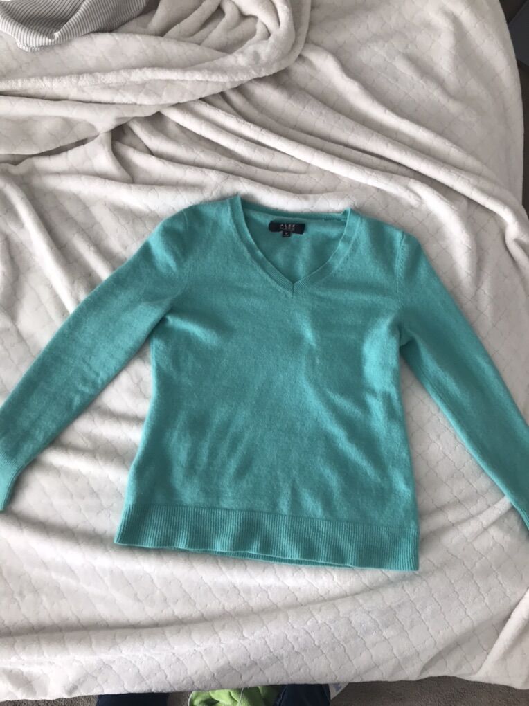 Alex Marie 100% Cashmere Aqua Sweater Size Small