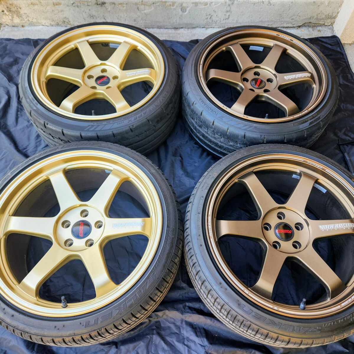 Volk TE37 Ultra 20x10 30 ET 5x114.3 255/35R20 Tire