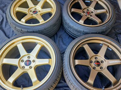 Volk TE37 Ultra 20x10 30 ET 5x114.3 255/35R20 Tire