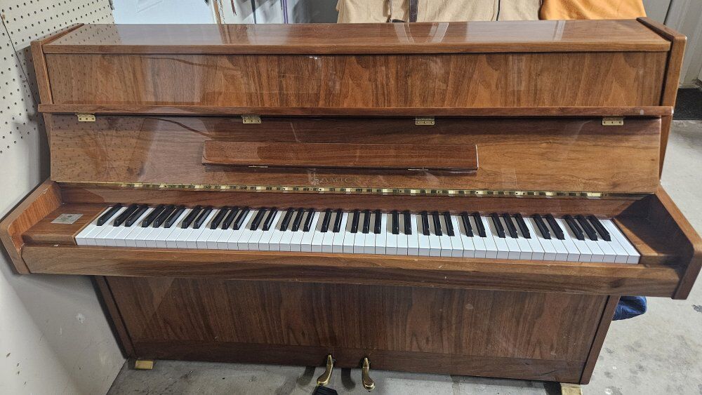Samick Upright Piano
