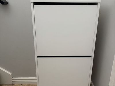 Shoe cabinet