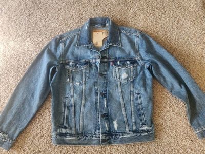 Levi's Unisex Distressed Denim Trucker Jacket - Medium