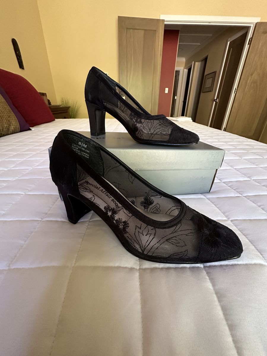 Special Affair 2000 Black Mesh Embroidered Heels - Women's Size 6.5M - Dress Pumps