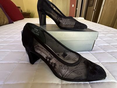 Special Affair 2000 Black Mesh Embroidered Heels - Women's Size 6.5M - Dress Pumps