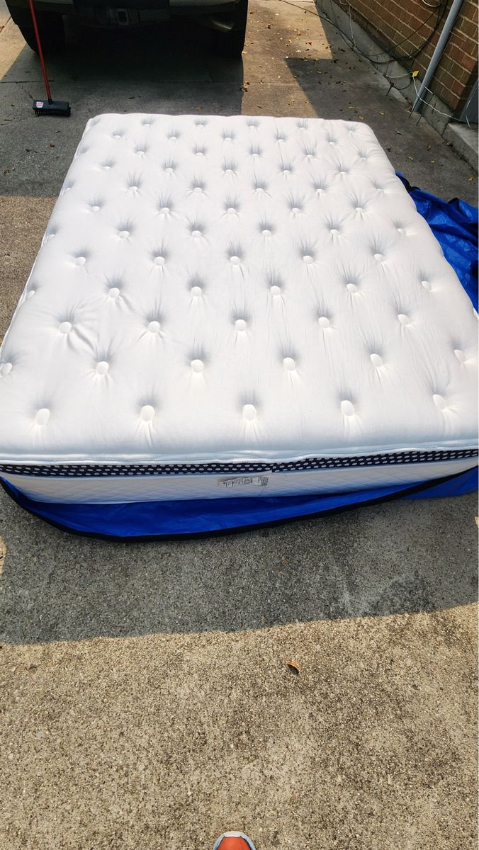 WinkBeds Luxury Firm Queen Mattress - Handcrafted in the USA - Excellent Condition