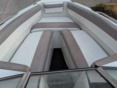 1995 V.I.P. 20 FEET OPEN BOW, MERCRUISER 4.3-V6 / ALPHA ONE OUTDRIVE/ STAINLESS STEEL SPORT PROPELLER