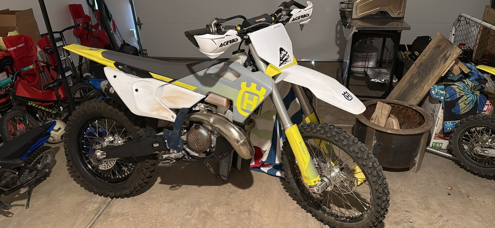2024 Husqvarna 300 TX. 28hrs