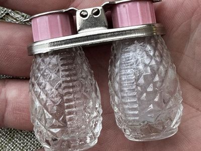 Vintage pink 1930-1940’s travel size salt and pepper shaker