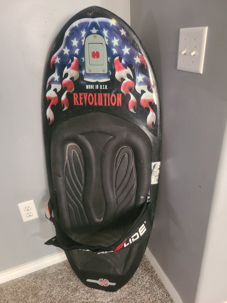 kneeboard with tow rope holder