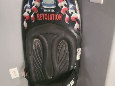 kneeboard with tow rope holder