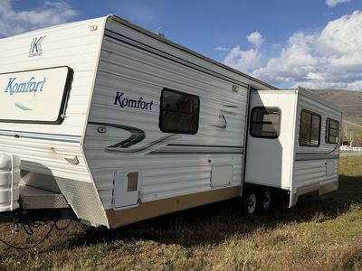 2004 Komfort Trailer