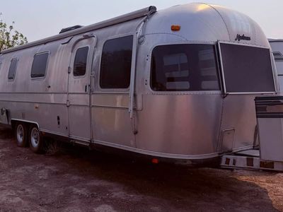 RARE FIND: 34’ 1983 Airstream Limited