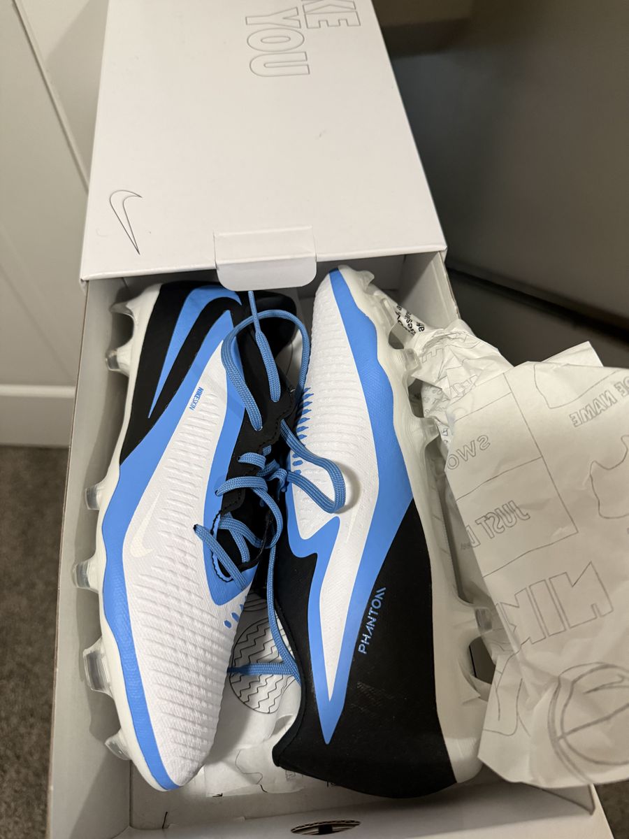 Nike Phantom 6 Low Academy - Size 7