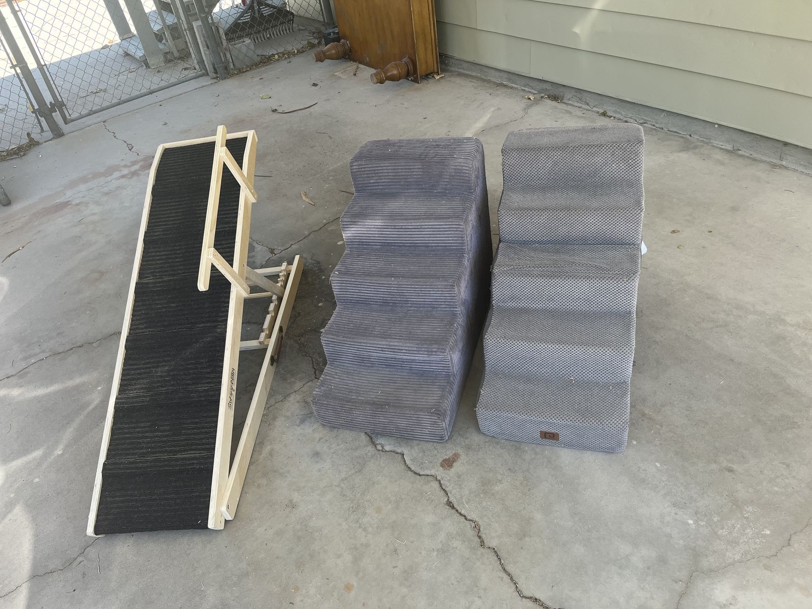 Free pet ramps and staircases for pickup