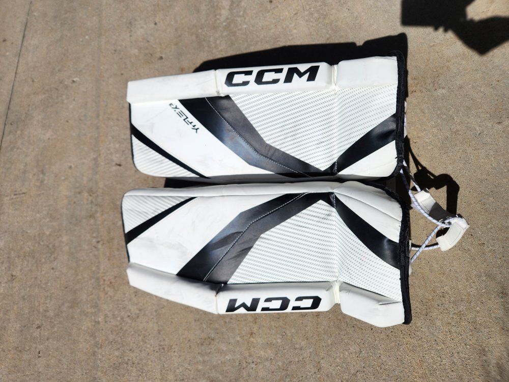 CCM Y Flex 3 Hockey Goalie Pads 24" Speed Skin