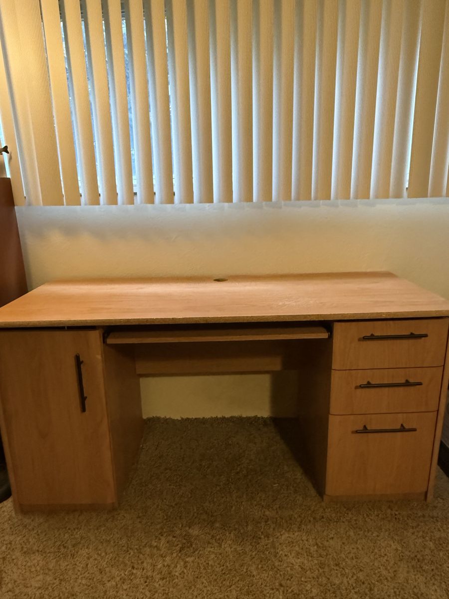 Computer desk