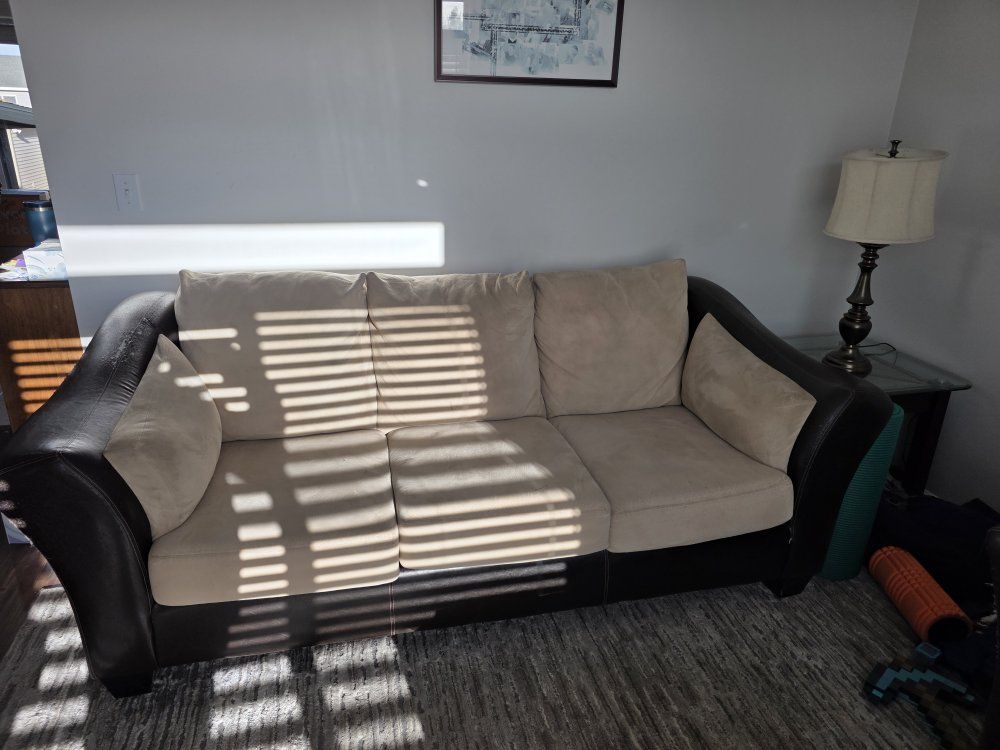 Sofa, lamps and end tables