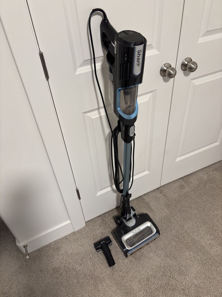 Shark Duo Clean UV580 corded stick vacuum