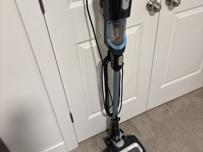 Shark Duo Clean UV580 corded stick vacuum