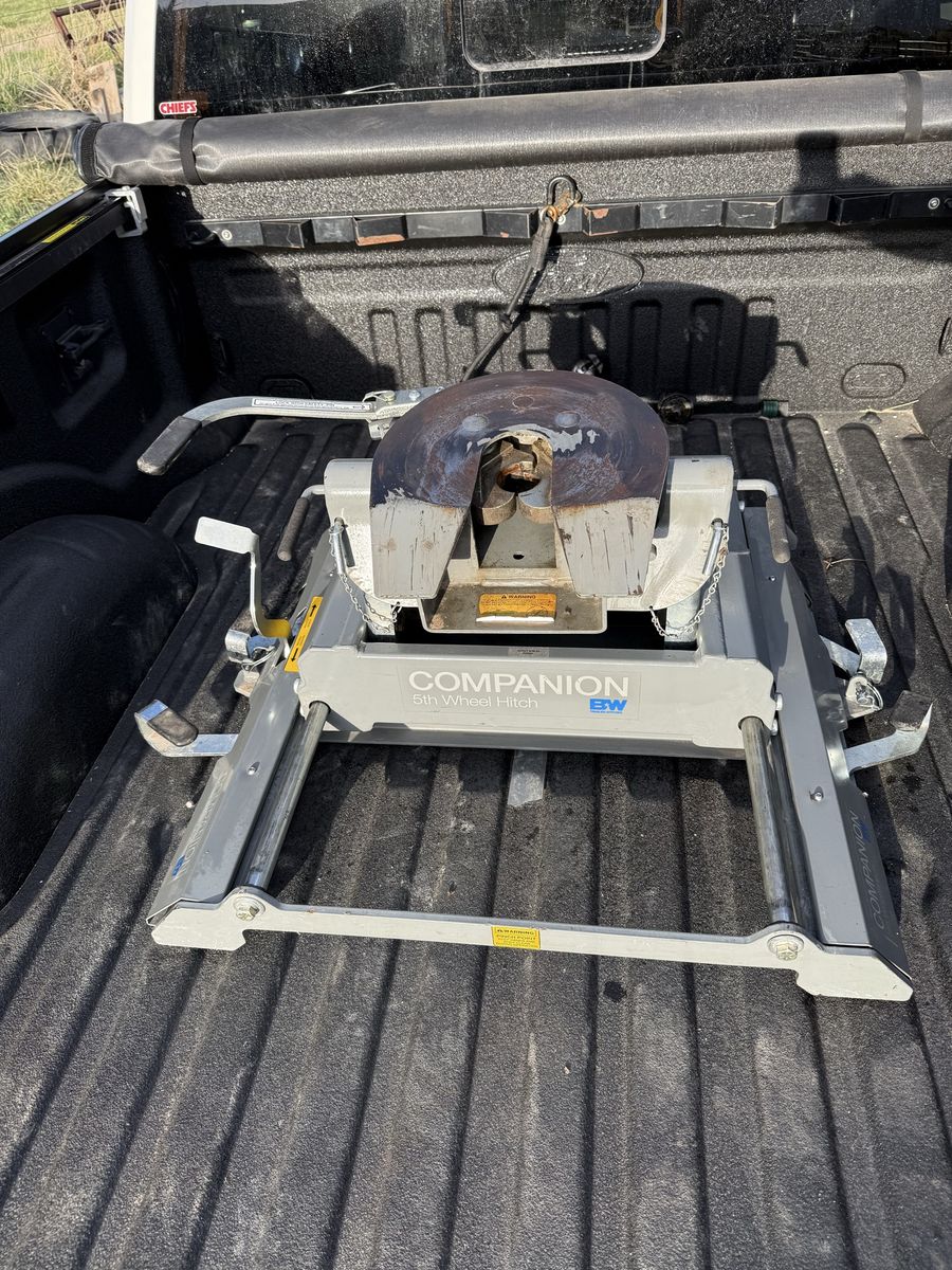 B&W Companion Slider 5th Wheel Hitch