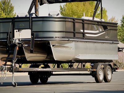 2027 Suncatcher Select 320 Pontoon Boat powered by a Yamaha 115 HP SHO