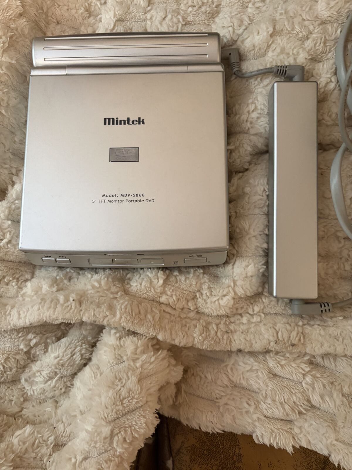 Mintek MDP-5860 portable DVD Player