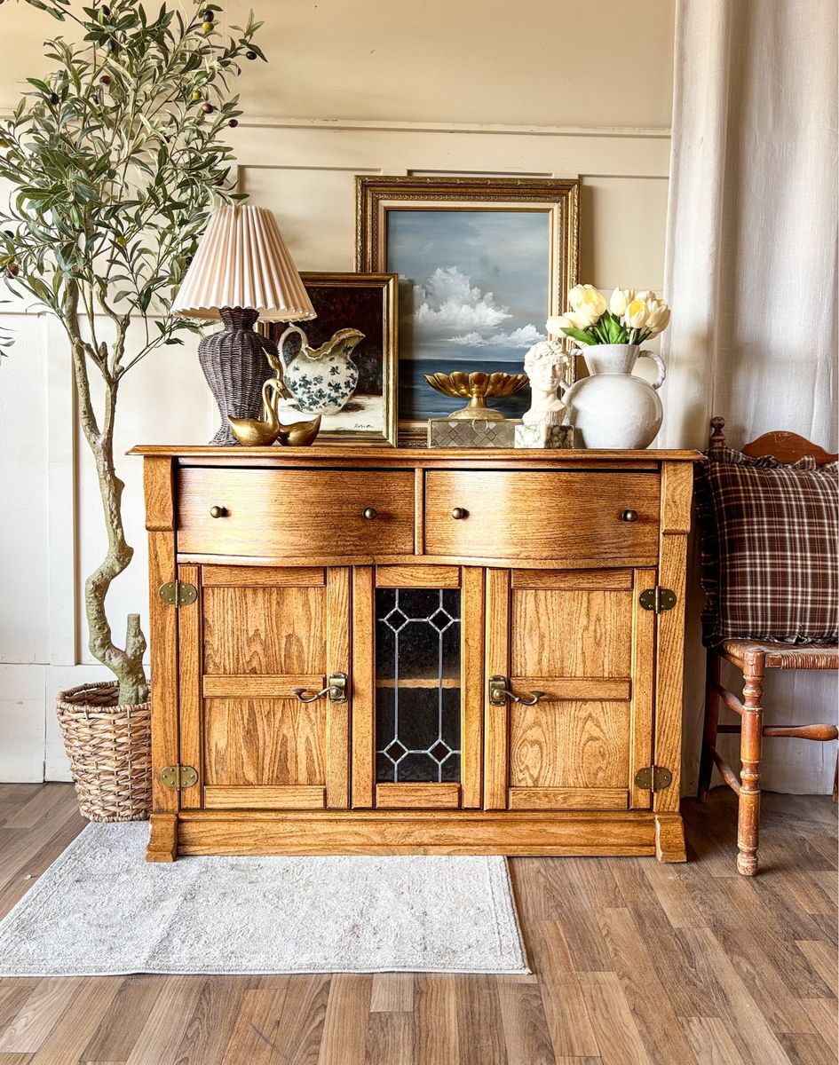 *FREE DELIVERY* Vintage Oak Buffet w Stained Glass