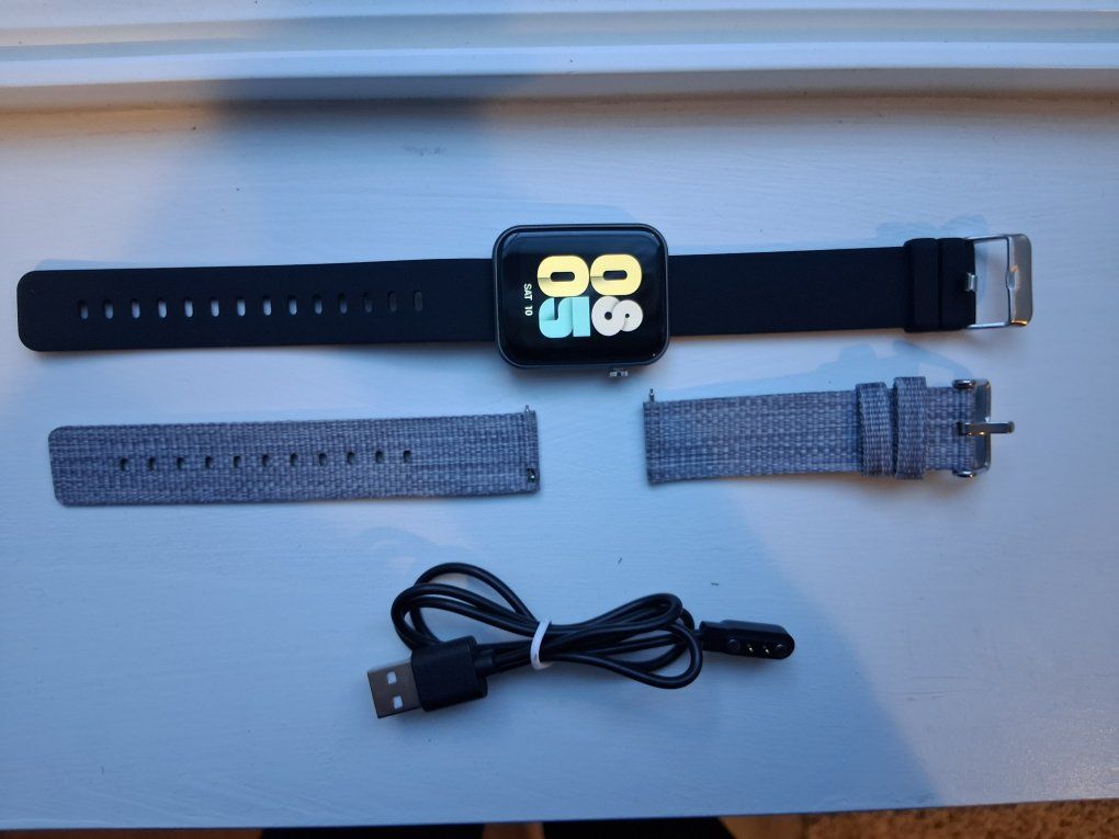 *BRAND NEW* Smart Watch - Fitness Tracker - Android/iOS Compatible