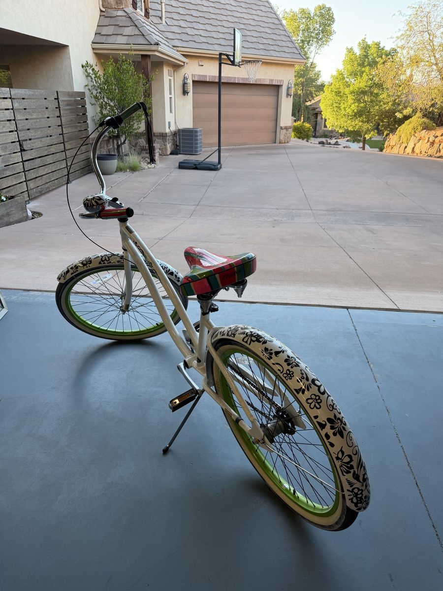 Electra “Blanc et Noir” 3-Speed Women’s Cruiser Bike – Unique Limited Edition – $150 OBO