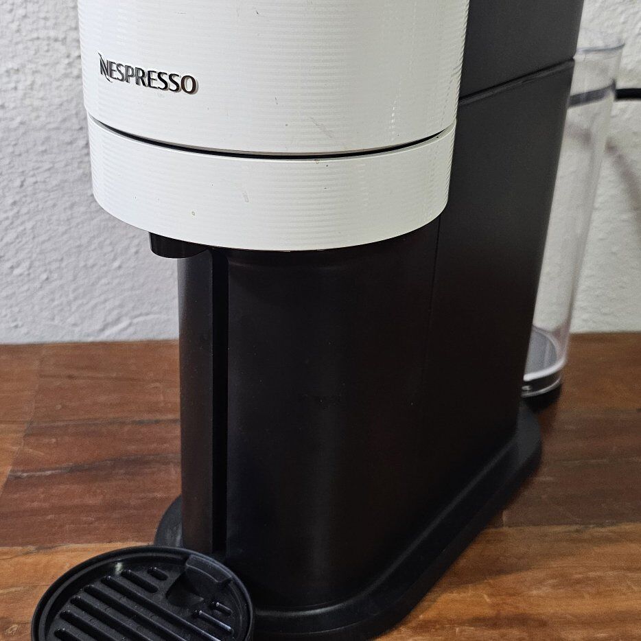 Nespresso Vertuo Next by De'Longhi Coffee Machine