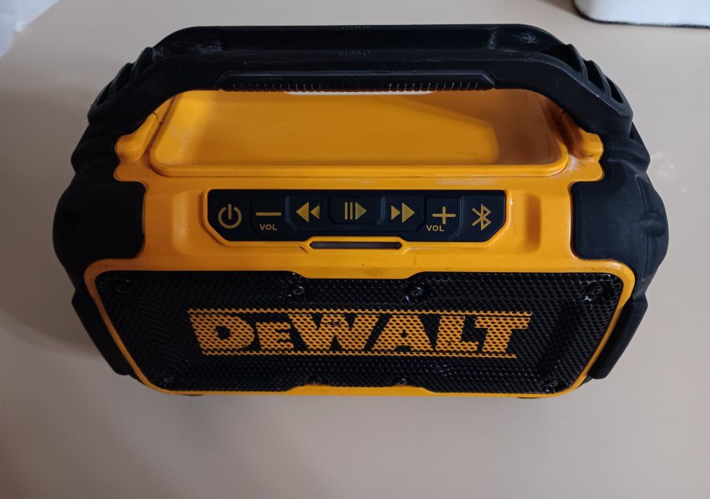 DEWALT 12-volt or 20-volt max Cordless Bluetooth Jobsite bluetooth speaker. Good Condition.