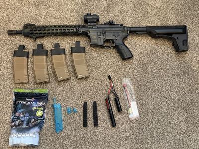 Full Metal Spyder M4 Style Airsoft Gun - w/accesories