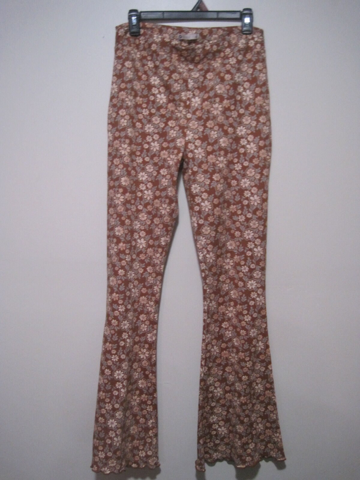SO Pants Womens Medium Leggings Floral High Rise Flare Lettuce Hem Pull On Brown