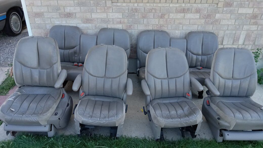 1999 Chrysler Town & Country All Seats
