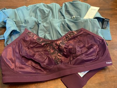 34G & 34DDD sports bras