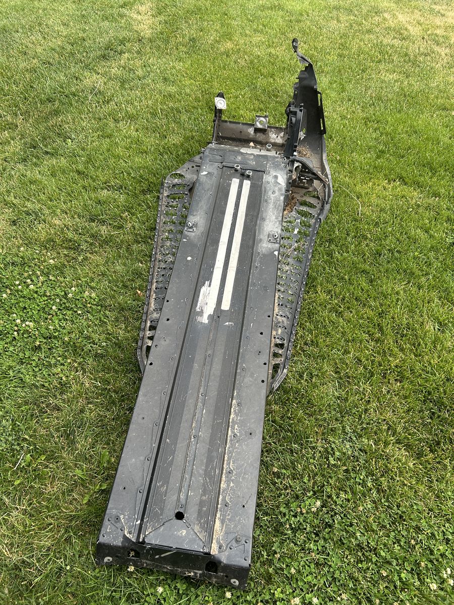 11 Ski-Doo skidoo ski doo Renegade 800 frame chassis tunnel