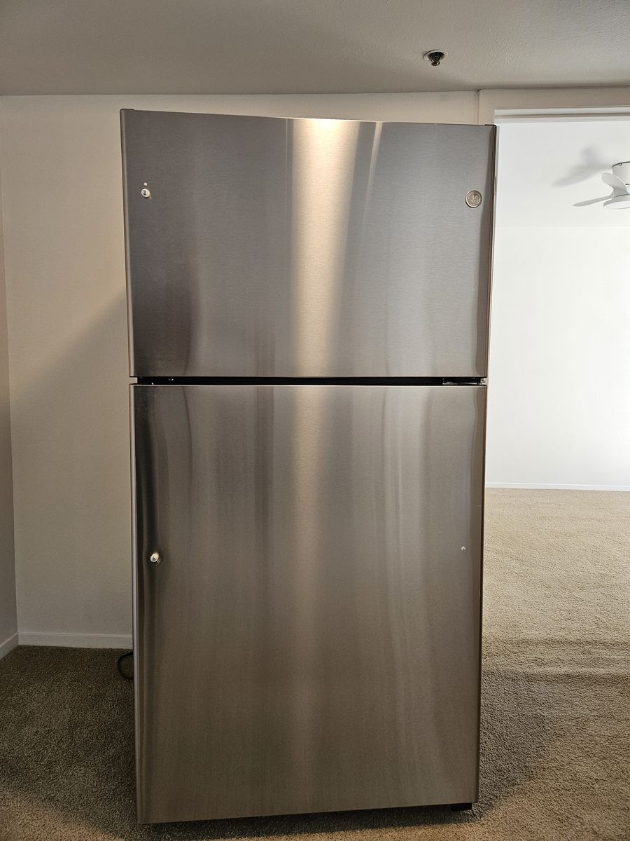GE Stainless steel refrigerator