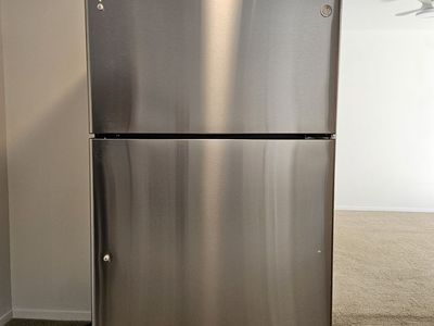 GE Stainless steel refrigerator