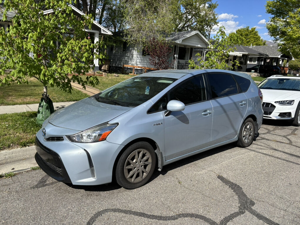 2016 TOYOTA PRIUS V Five